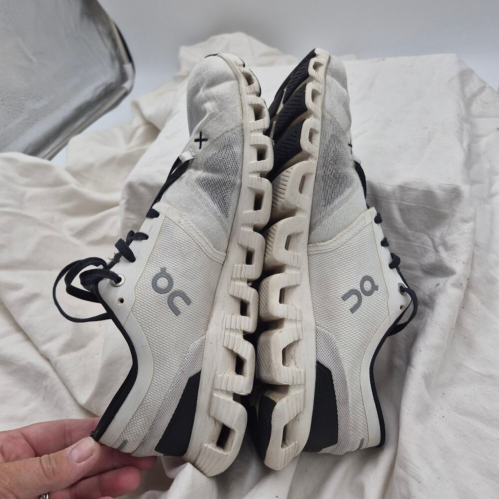 On Running Cloud On Running Cloud X 3 shoes white black sneakers women's size 9